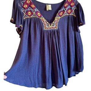 JAPNA, WOMENS, SHORT FLUTTER SLEEVE TOP. EMBROIDERED YOKE WITH V-NECK. SIZE M